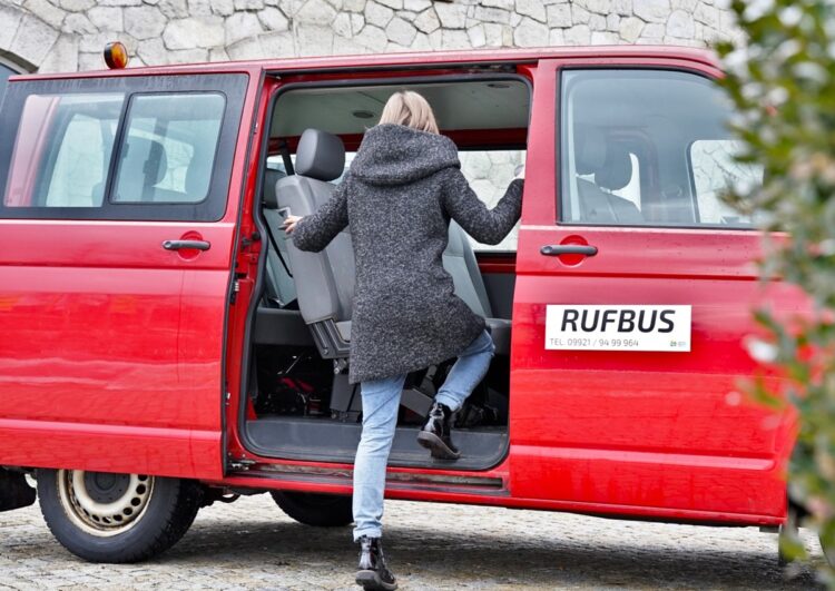 Vier Taxiunternehmen sichern flexible ÖPNV-Fahrten