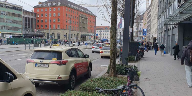 Weiterer Taxistand am Münchner Hauptbahnhof soll verschwinden
