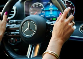 Taxi 40100 nutzt Frauen-Jubiläum für Personalmarketing