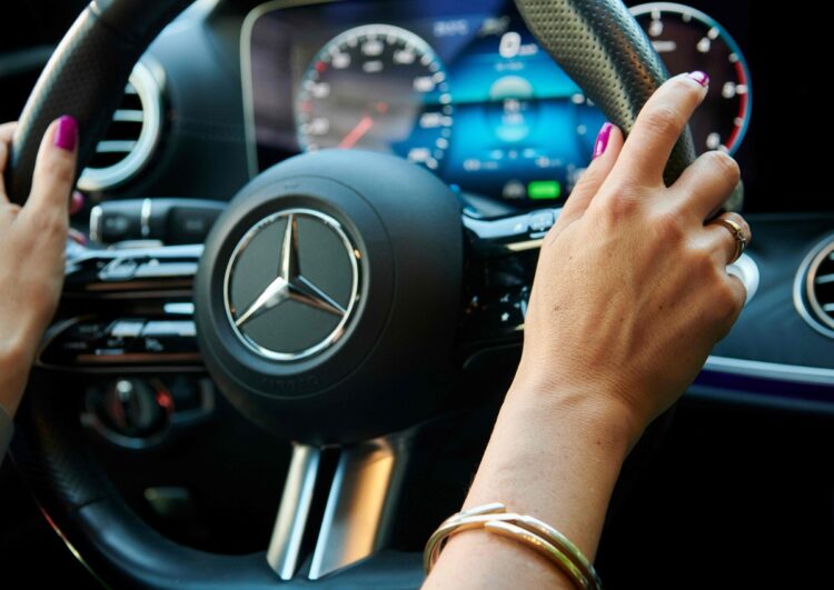 Taxi 40100 nutzt Frauen-Jubiläum für Personalmarketing